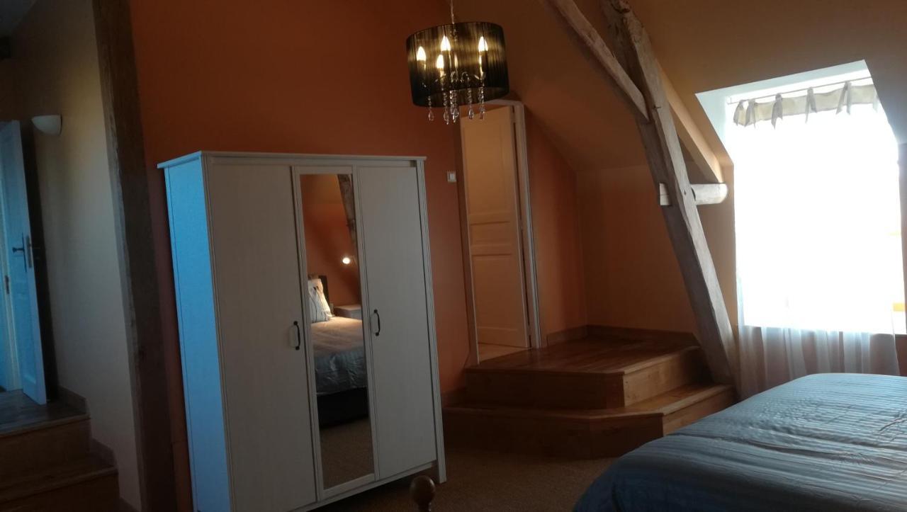 Gîte et chambres d'hôtes Le Chêne Billault Pouant Exterior foto