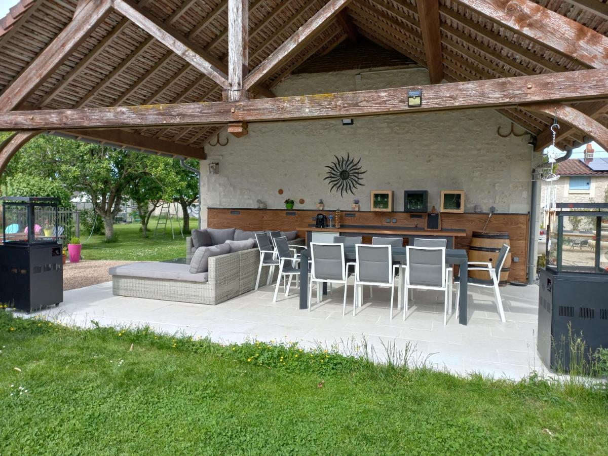 Gîte et chambres d'hôtes Le Chêne Billault Pouant Exterior foto