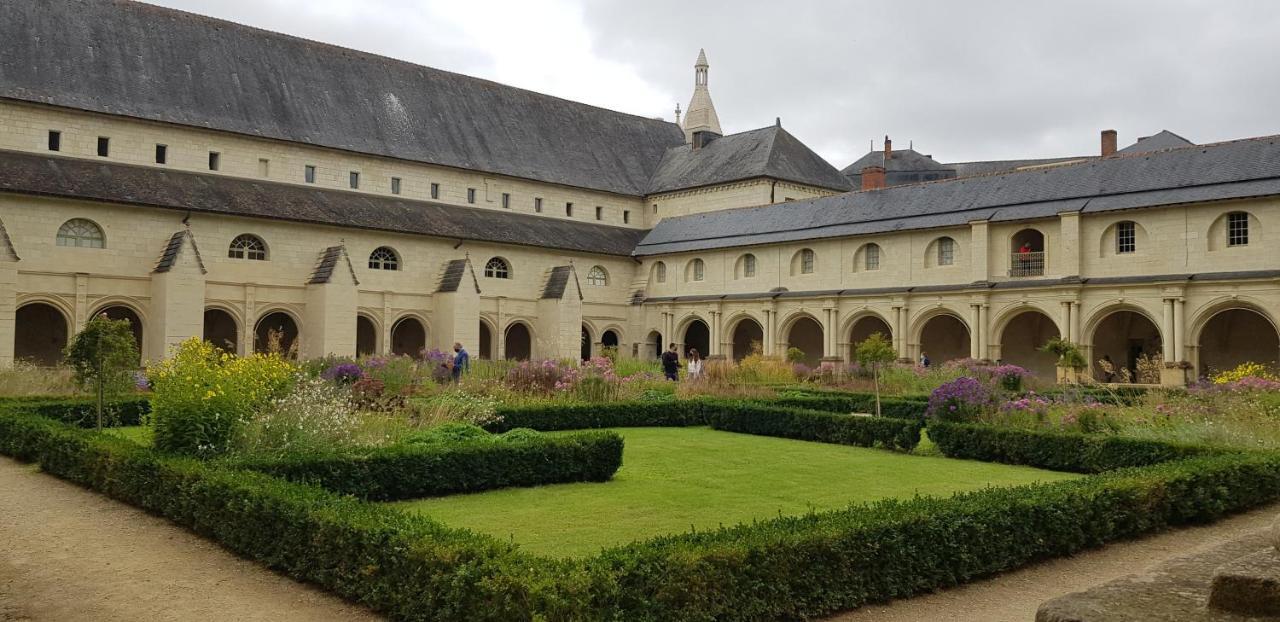 Gîte et chambres d'hôtes Le Chêne Billault Pouant Exterior foto