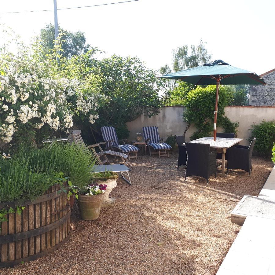 Gîte et chambres d'hôtes Le Chêne Billault Pouant Exterior foto