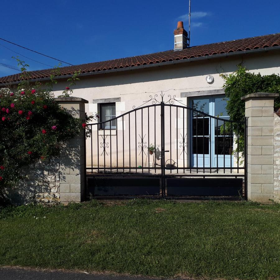 Gîte et chambres d'hôtes Le Chêne Billault Pouant Exterior foto