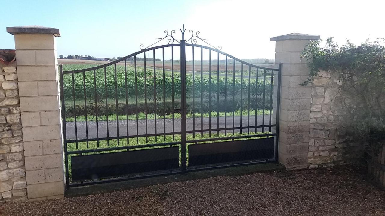 Gîte et chambres d'hôtes Le Chêne Billault Pouant Exterior foto