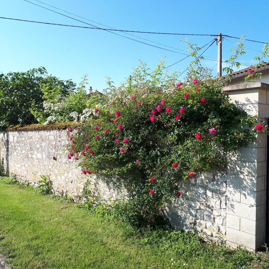 Gîte et chambres d'hôtes Le Chêne Billault Pouant Exterior foto